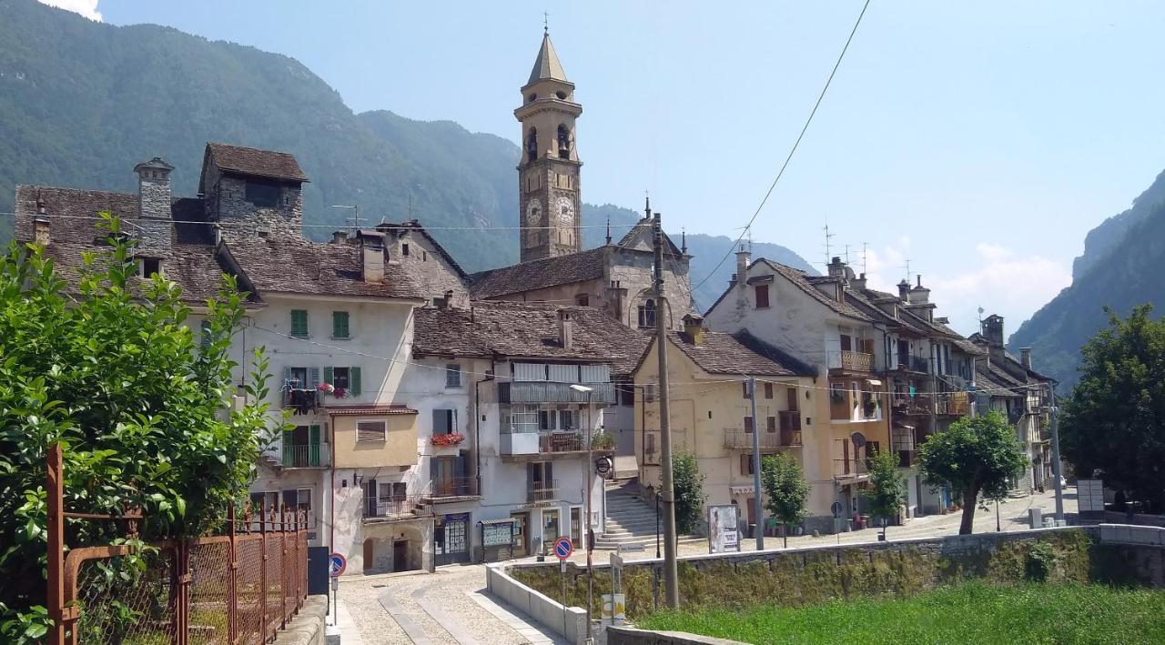 Casa Vacanza In Tipico Chalet Di Montagna Varzo Exterior foto